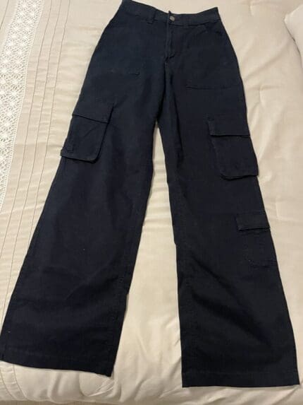 Women's Hollister Ultra High-Rise Black Cargo Pants Size